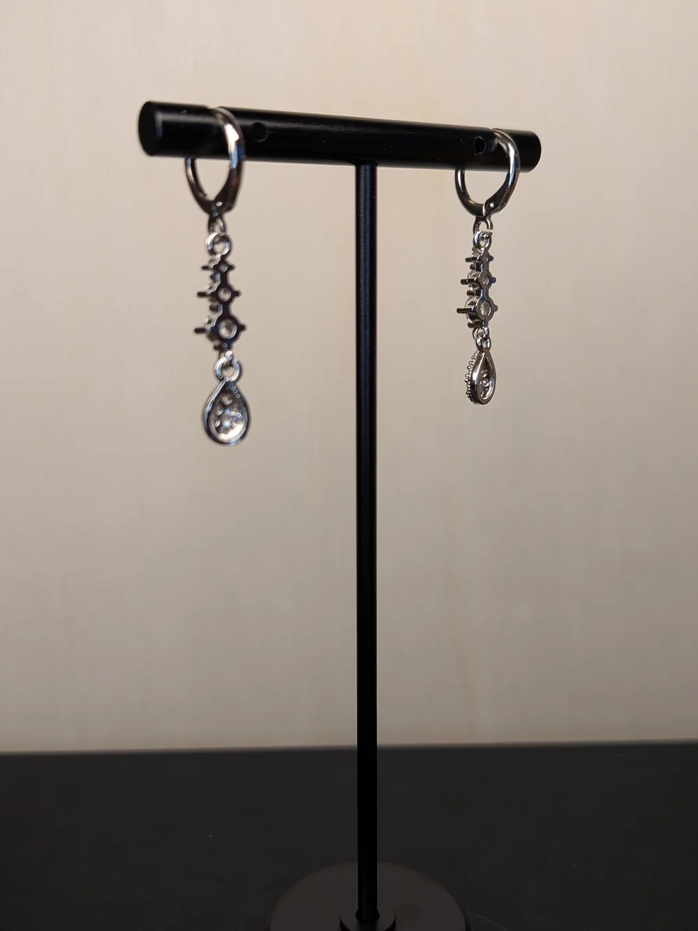 18k White Gold Teardrop & Kite Cubic Zirconia Dangle Earrings